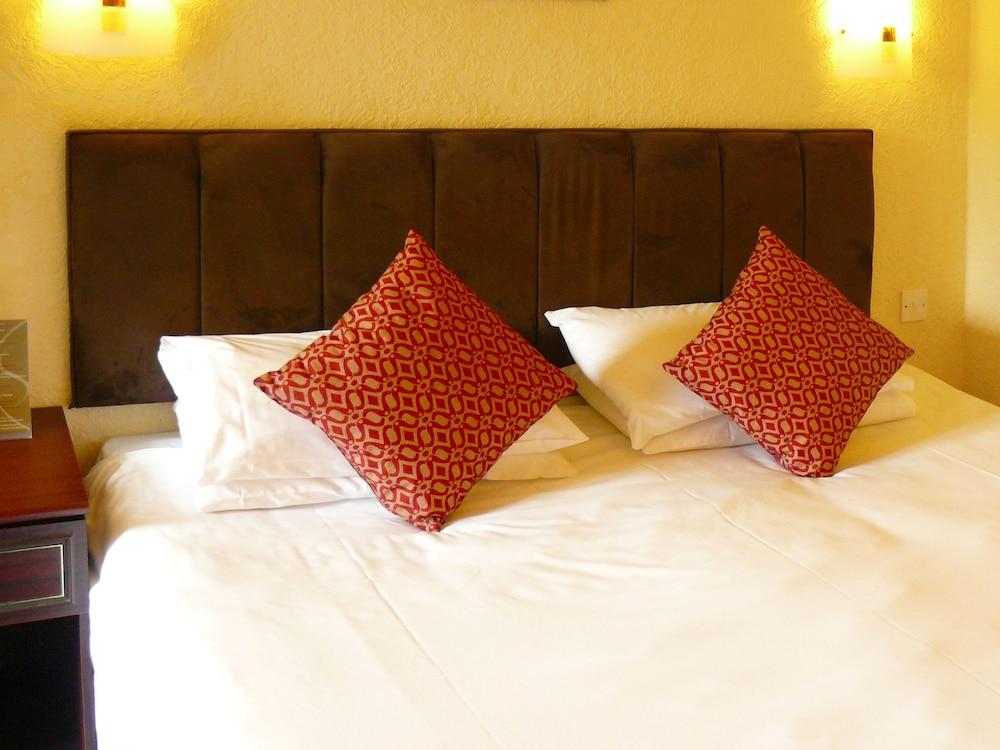 Springfield Hotel & Health Club Halkyn Екстериор снимка