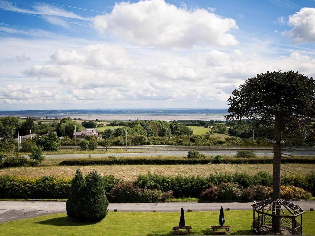 Springfield Hotel & Health Club Halkyn Екстериор снимка